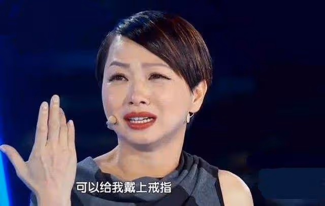 55歲港版「阿紫」直播帶貨人氣低，自認工作機會少，靠退休金生活