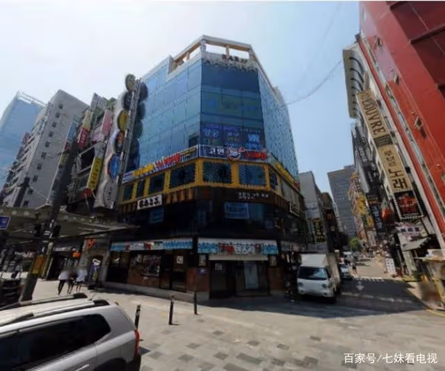 揮別劉亦菲後，宋承憲有了500億韓元建築物，不過至今還缺女主人