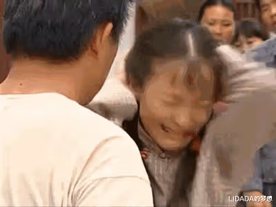 美女演員徐露：當紅時嫁大7歲老公，46歲與17歲女兒同框似姐妹