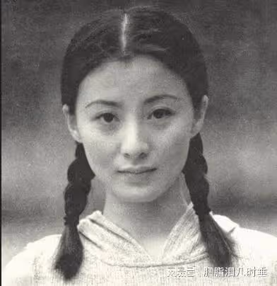 美女演員徐露：當紅時嫁大7歲老公，46歲與17歲女兒同框似姐妹