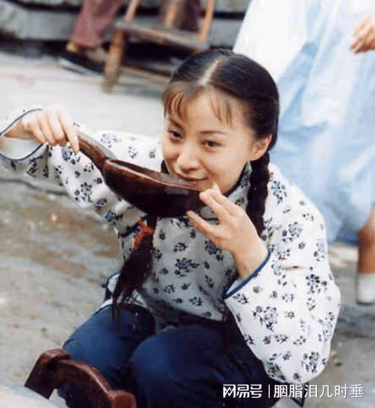美女演員徐露:當紅時嫁大7歲老公,46歲與17歲女兒同框似姐妹