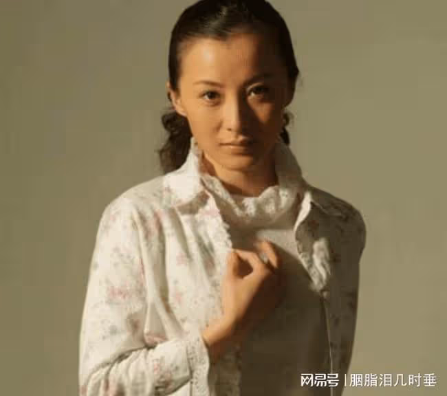 美女演員徐露:當紅時嫁大7歲老公,46歲與17歲女兒同框似姐妹