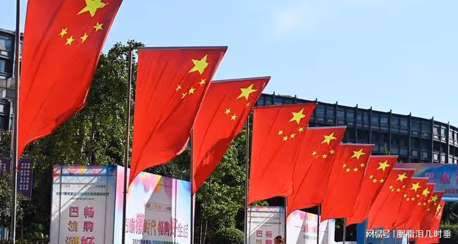 短篇言情小說：如果看見紅旗插在窗口旁，就說明我老公在外出差