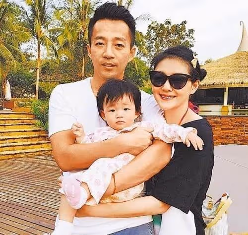 汪小菲離婚後,張蘭首曬祖孫同框表達思念,大s兒子帥氣軟萌