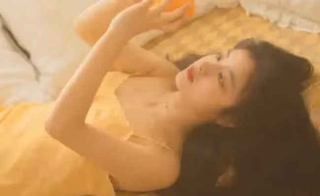 她混跡於風塵之地,以肉身換取所需,來來回回都是用錢了結