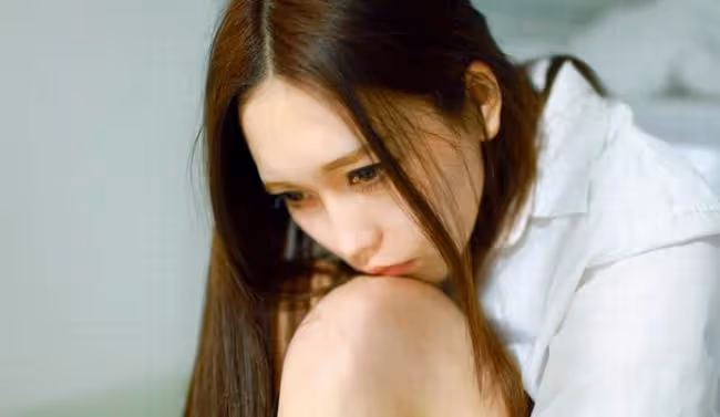 23歲,我被富豪包養,我們在床上時,他總是讓我和男友通話