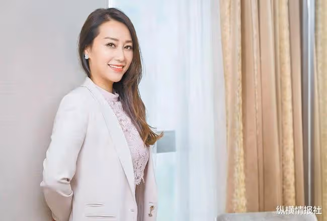 「另類」姐弟二人:弟弟娶姐姐的富豪閨蜜,姐姐卻嫁給普通車手