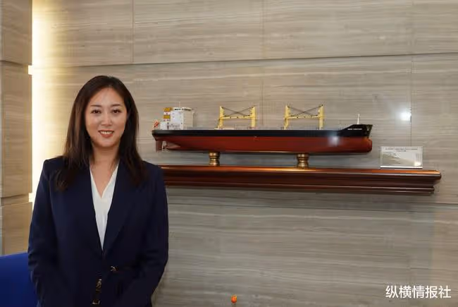 「另類」姐弟二人:弟弟娶姐姐的富豪閨蜜,姐姐卻嫁給普通車手