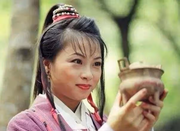 55歲老戲骨自曝靠退休金過活,長居內地愜意安定,稱想工作沒人請