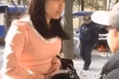 丈夫強行和坐月子妻子發生關係，怒罵妻子：不生孩子，我娶你幹嘛
