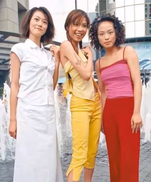 43歲女星退圈10年罕曝近況,曾當服務員月薪5000,現因車禍又失業