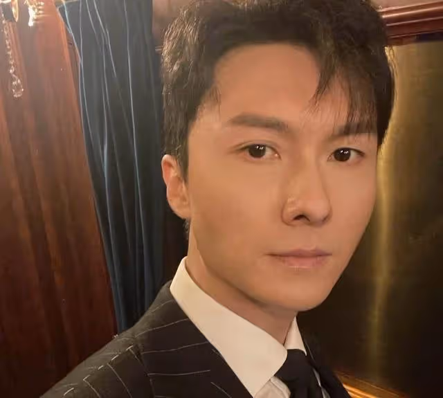 活久見!TVB著名夫妻檔罕見互動,網友:感情穩定打破離婚傳聞