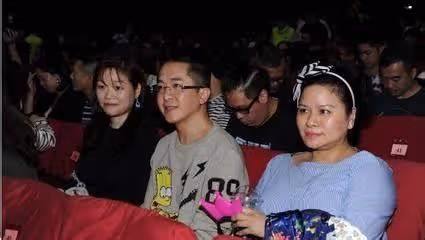 稱三個女友是「豬扒」，香港知名富二代自嘲是掃街佬：專挑不好的
