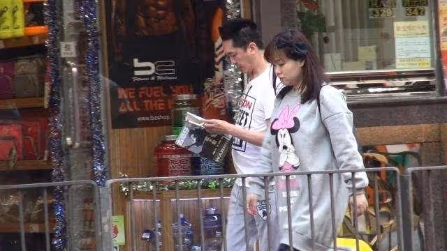 稱三個女友是「豬扒」,香港知名富二代自嘲是掃街佬:專挑不好的