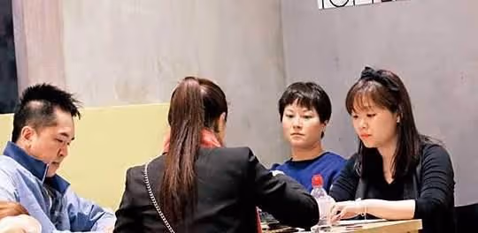 稱三個女友是「豬扒」,香港知名富二代自嘲是掃街佬:專挑不好的