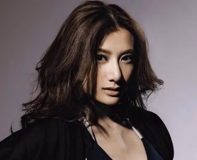 求婚四次才成功!香港知名女星曝老公「第一次」,直言過程相當差