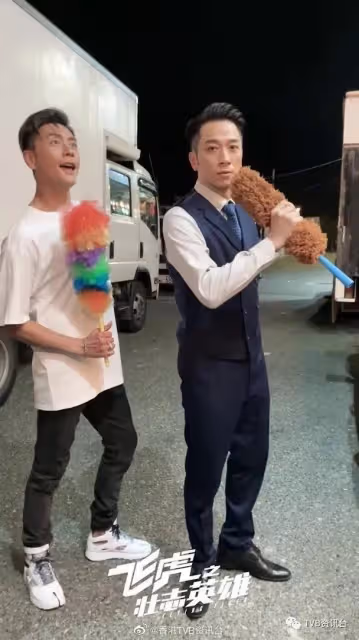 抄姜濤?黃宗澤與吳卓羲玩身貼身咬耳仔