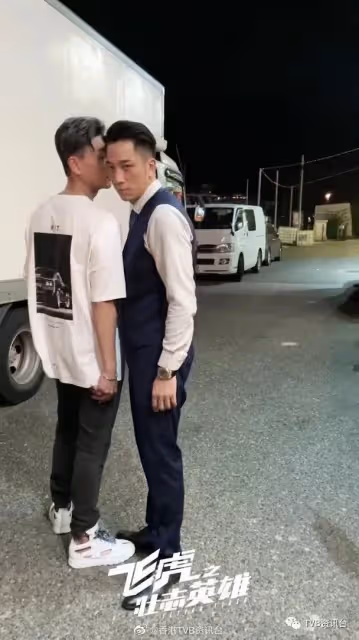 抄姜濤?黃宗澤與吳卓羲玩身貼身咬耳仔