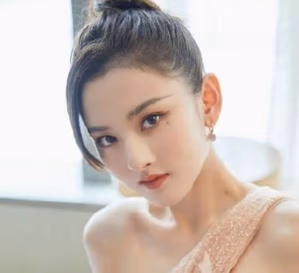 等比例長大的宋祖兒,憑藉喬四美一角獲得肯定,如今新劇更是讓人期待她的表現!
