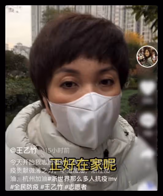 48歲戲骨擔任抗疫志願者,隔空磕頭給80歲母親慶生,曾是轉業軍人