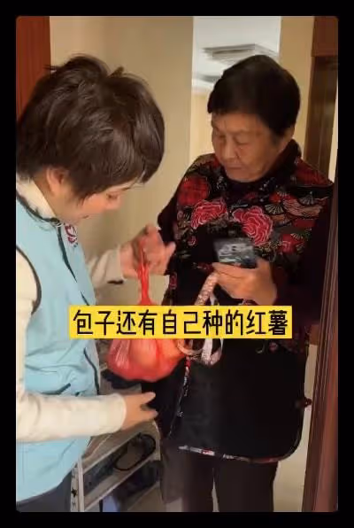 48歲戲骨擔任抗疫志願者，隔空磕頭給80歲母親慶生，曾是轉業軍人