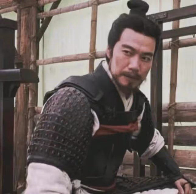 成龍劇組臨演摔馬骨折!劇組只賠三萬五了事,求助無門自言命廉價