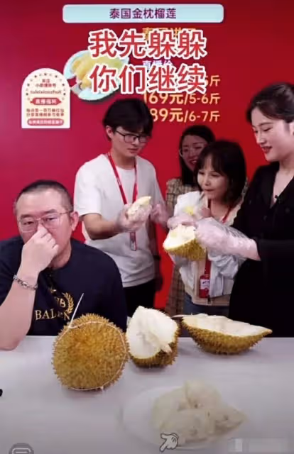 44歲塗磊直播突然發飆，怒罵助理不要插嘴，網友直言和樂嘉一樣
