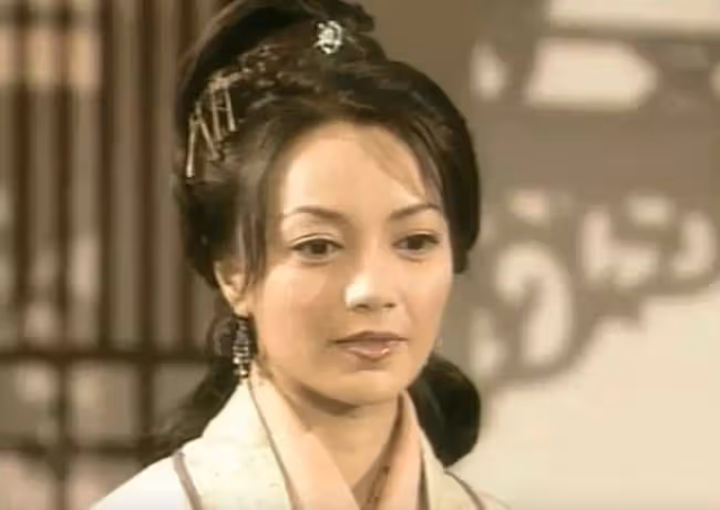 唏噓!51歲港姐美國定居轉行教英語,曾落魄到抵押「后冠」還債