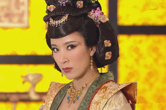兩年抱倆!42歲楊怡高齡產下二胎兒子,全程保密懷胎10個月沒人知