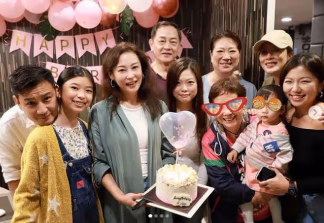 兩年抱倆!42歲楊怡高齡產下二胎兒子,全程保密懷胎10個月沒人知