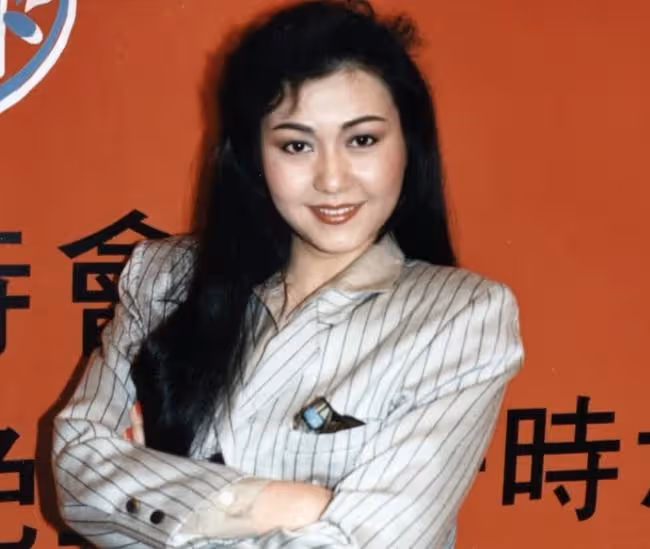 恭喜!65歲老戲骨碩士畢業成心理輔導師,曾被父母遺棄在豬棚長大