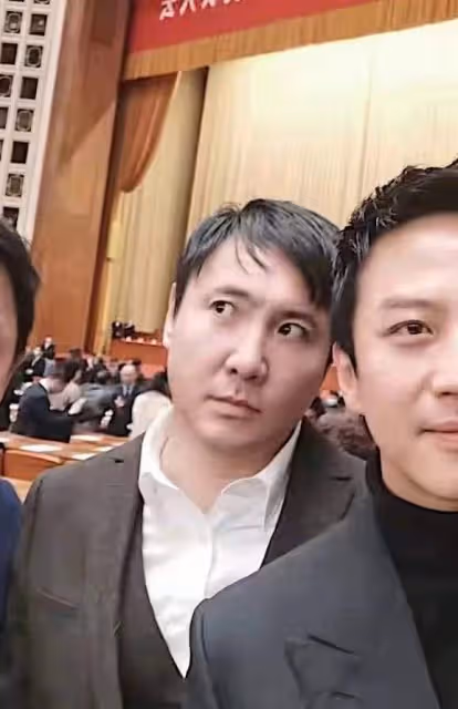 鄧超曬文代會合照:杜江眼大驚人,靳東笑出牙齦,吳京鼻孔吸睛