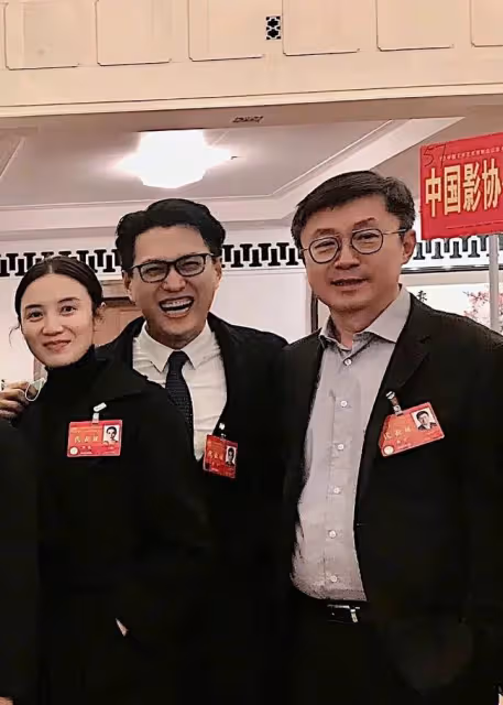 鄧超曬文代會合照:杜江眼大驚人,靳東笑出牙齦,吳京鼻孔吸睛