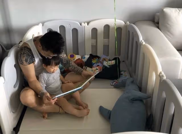 TVB前著名花旦千萬豪宅曝光,再婚嫁小8歲鮮肉男神,懷二胎近半年
