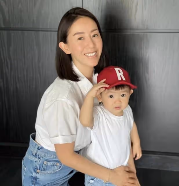 TVB前著名花旦千萬豪宅曝光,再婚嫁小8歲鮮肉男神,懷二胎近半年