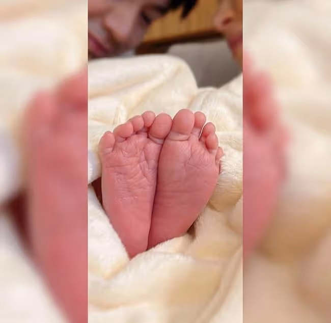 恭喜!42歲楊怡產子,小5歲老公首曬一家三口合影,甜蜜表白妻子