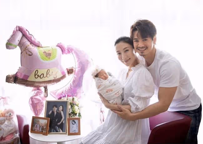 恭喜!42歲楊怡產子,小5歲老公首曬一家三口合影,甜蜜表白妻子