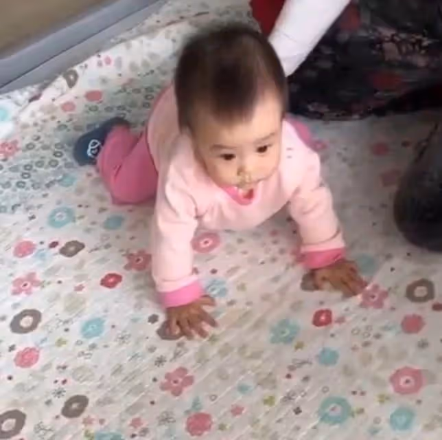 恭喜!42歲楊怡產子,小5歲老公首曬一家三口合影,甜蜜表白妻子