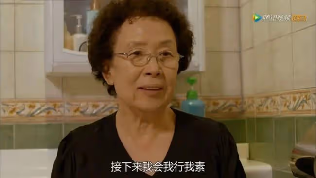 謝天謝地,她終於不用靠搞笑出圈了