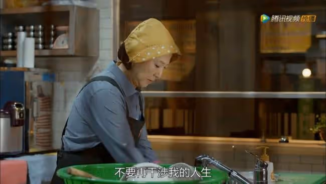 謝天謝地,她終於不用靠搞笑出圈了
