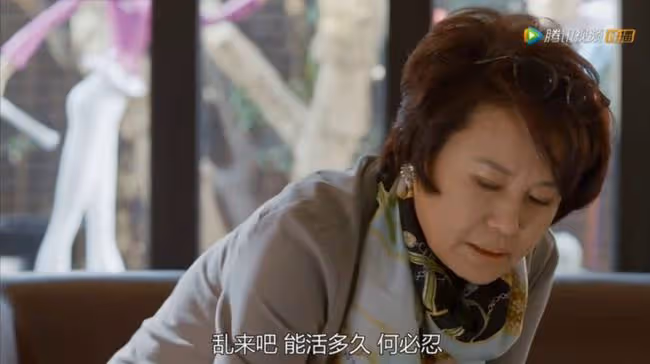 謝天謝地,她終於不用靠搞笑出圈了