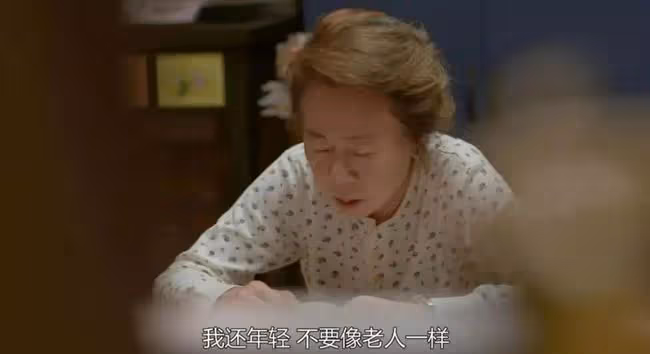 謝天謝地,她終於不用靠搞笑出圈了