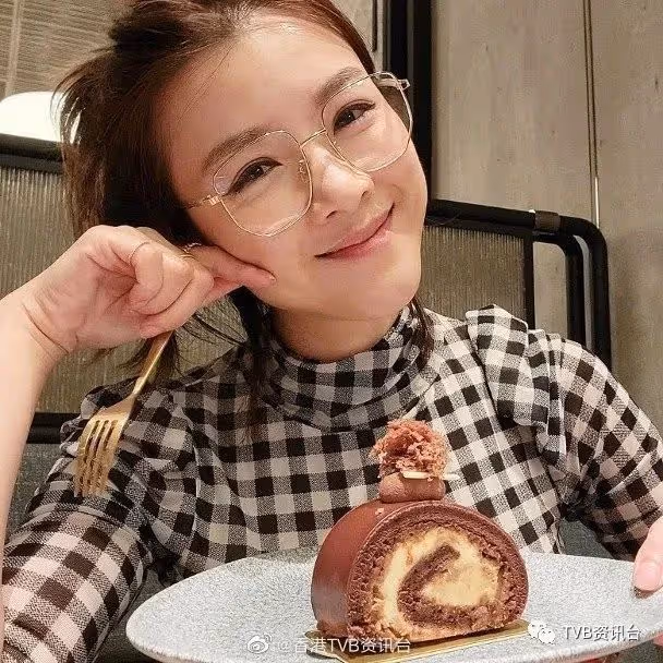 節日必見人︱陳茵媺化身眼鏡娘減齡 驚變學生妹