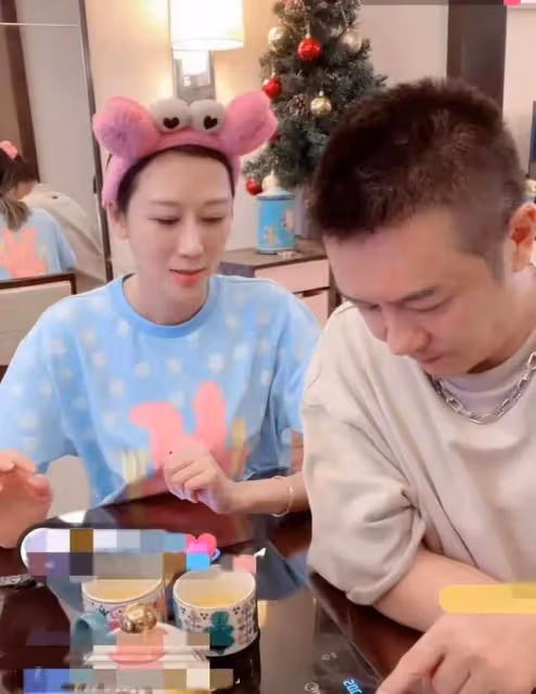 剩菜給保姆吃!陳浩民和老婆玩直播,蔣麗莎不當言論惹網友不滿