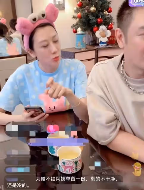 剩菜給保姆吃!陳浩民和老婆玩直播,蔣麗莎不當言論惹網友不滿