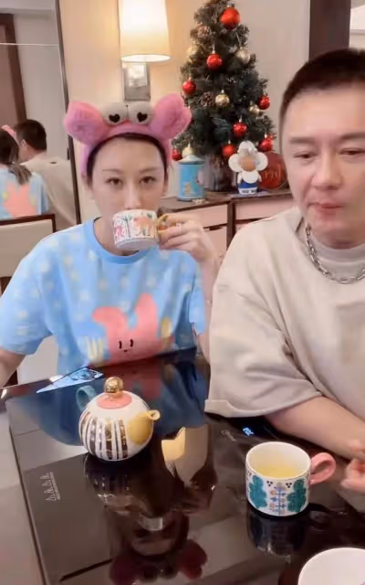 剩菜給保姆吃!陳浩民和老婆玩直播,蔣麗莎不當言論惹網友不滿