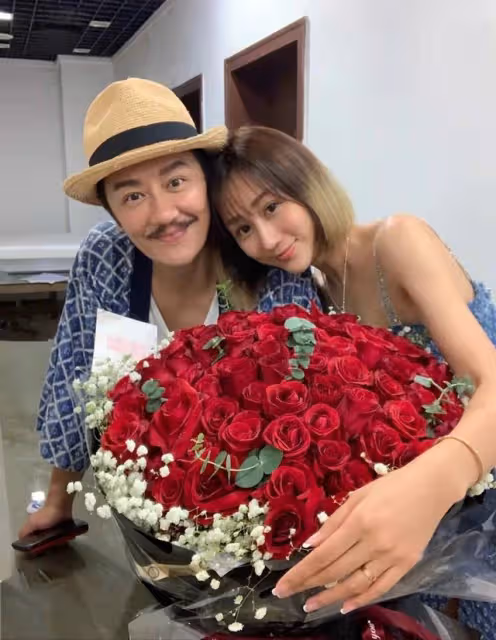 剩菜給保姆吃!陳浩民和老婆玩直播,蔣麗莎不當言論惹網友不滿