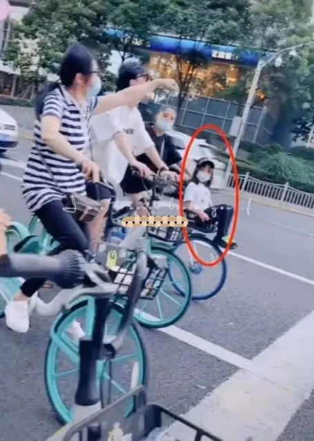 剩菜給保姆吃!陳浩民和老婆玩直播,蔣麗莎不當言論惹網友不滿