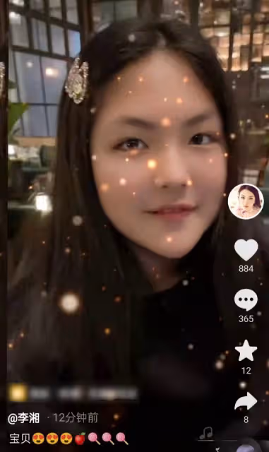 李湘離婚後首曬女兒,12歲王詩齡瘦成瓜子臉,滿臉笑不受父母影響