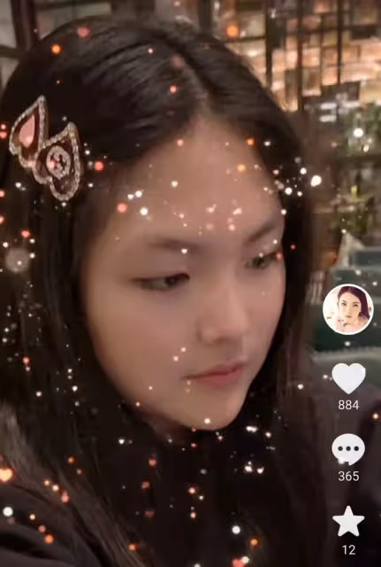 李湘離婚後首曬女兒,12歲王詩齡瘦成瓜子臉,滿臉笑不受父母影響